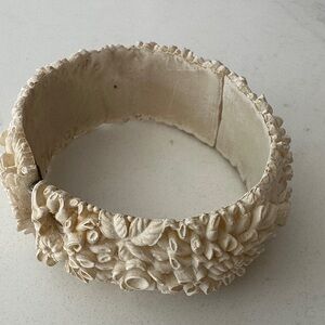 Vintage Textured Cream Floral Statement Bangle